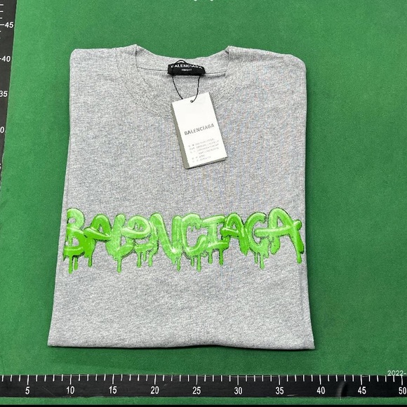 Tshirts/ Hoodies/Crewnecks sweaters/ Jackets & etc. - Picture 3 of 12